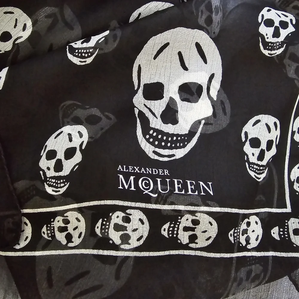 Alexander McQueen Skull Silk Scarf Black - Picture 4 of 6